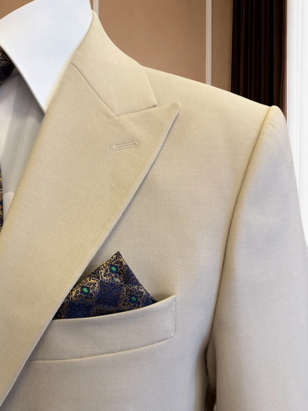 Men’s Beige Peak Lapel 3 Piece Suit