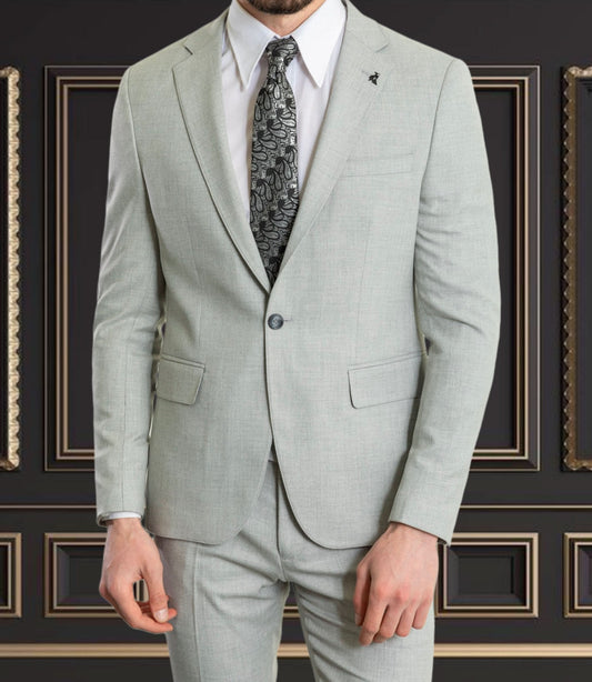 Men's light gray slim fit suit, ideal for weddings and business events, stylishly paired with a patterned tie.