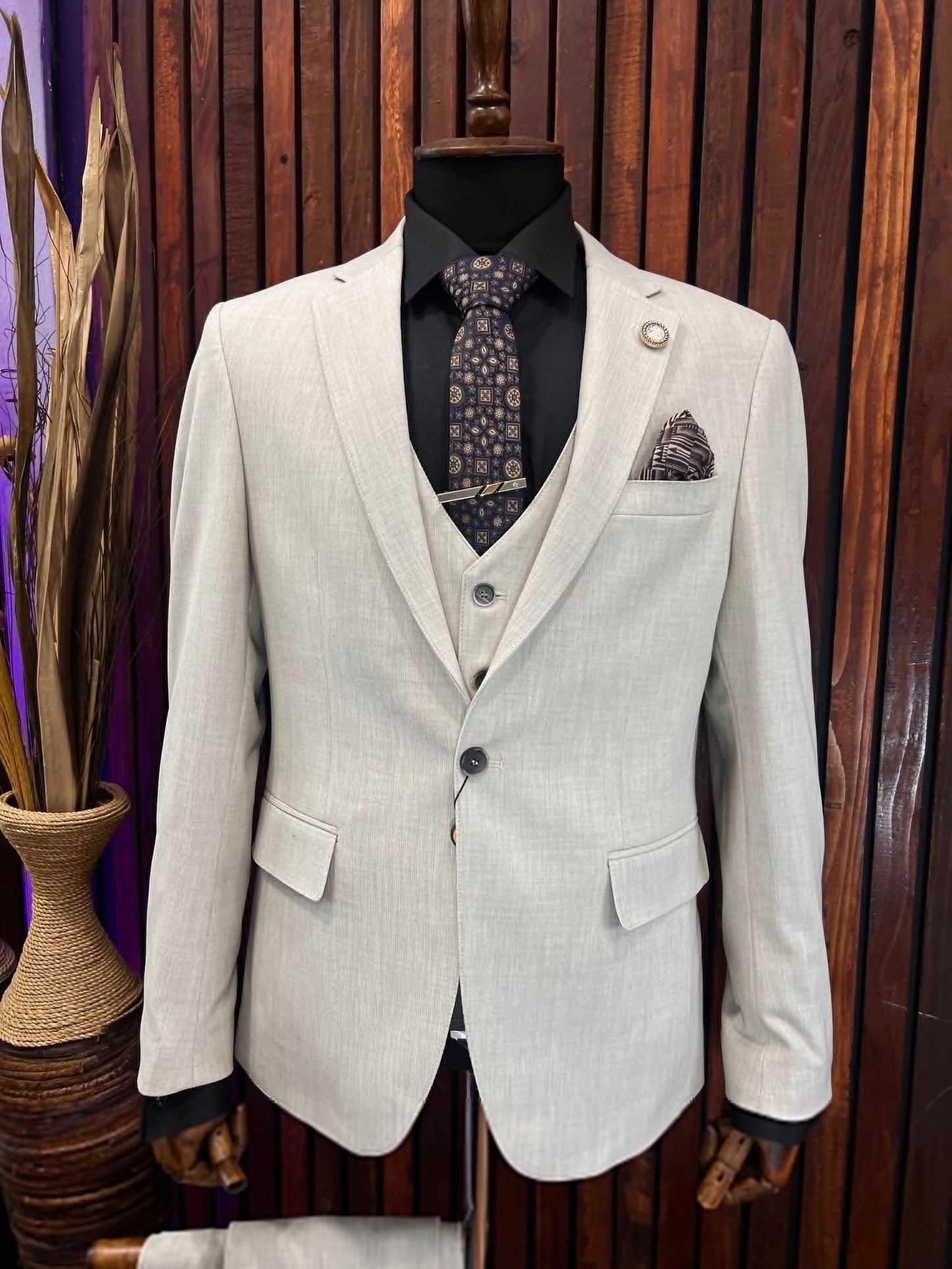 Men’s Beige/Cream Slim Fit Single Breasted Suit – Classic & Elegant