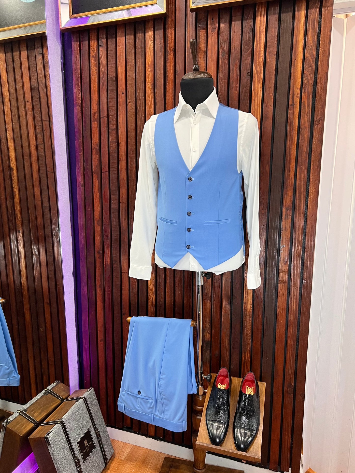 Men’s Sky Blue Slim Fit Suit – Modern & Stylish