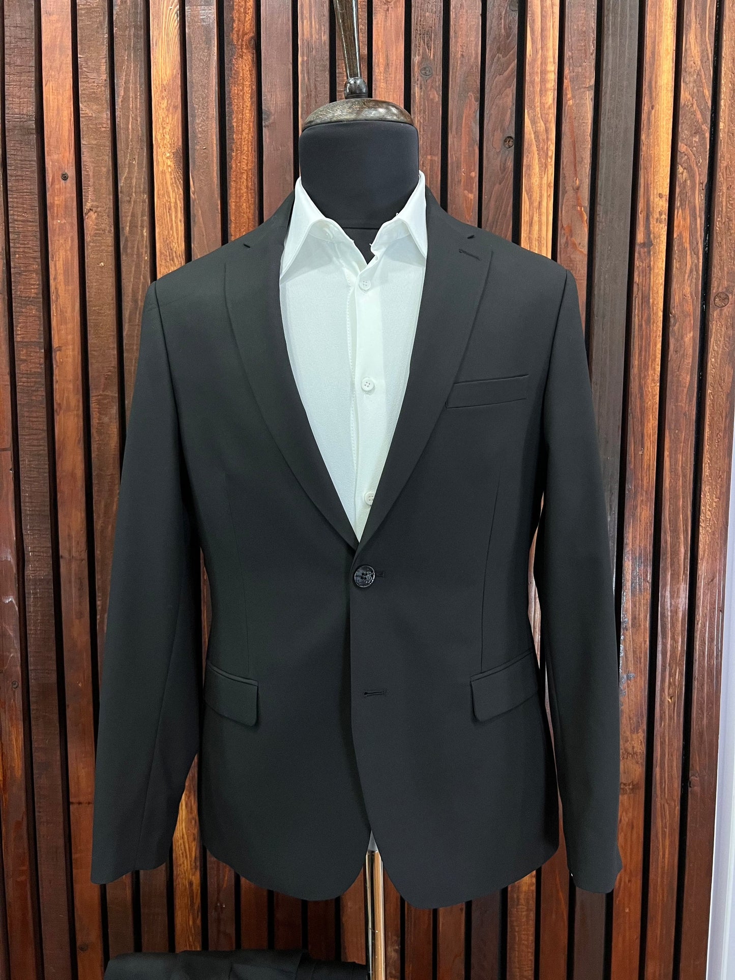 Men’s Black Slim Fit Suit – Classic & Modern